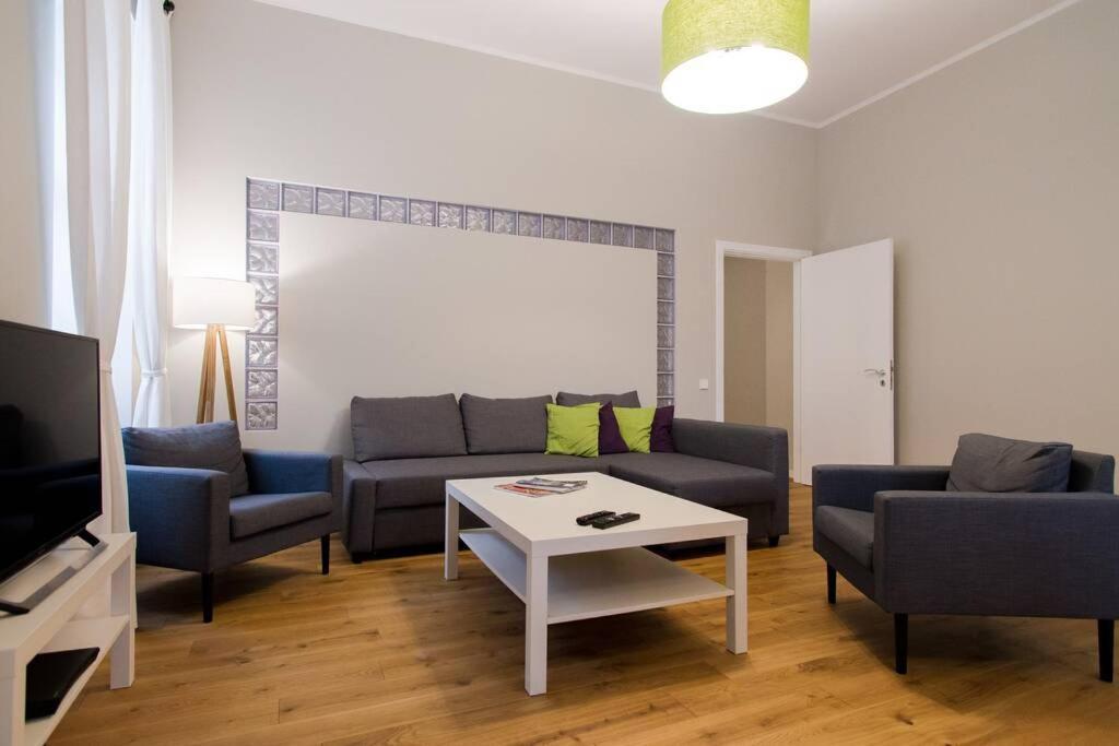 Modern & Spacious 80M2 Apartment In Riga Old Town Exterior photo